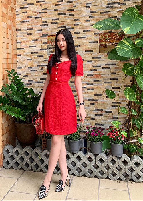 Cuối tháng 1 vừa qua, Ngân Anh gây ồn ào khi đi thi Hoa hậu Liên lục địa 2018 bất chấp không được Cục Nghệ thuật Biểu diễn cấp phép. Ảnh: FBNV
