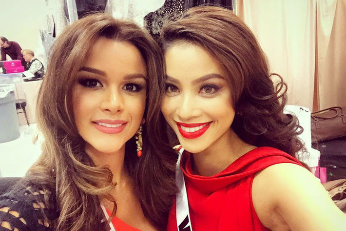 Khi tham gia Hoa hậu Hoàn vũ Thế giới 2015, Phạm Hương và Clarissa Molina rất thân thiết. Sau khi rời cuộc thi, cả hai vẫn giữ liên lạc.