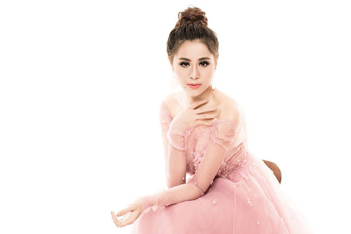 Nam Thư từng theo học Đại học Sân khấu Điện ảnh TP HCM và là bạn cùng lớp với Trấn Thành.