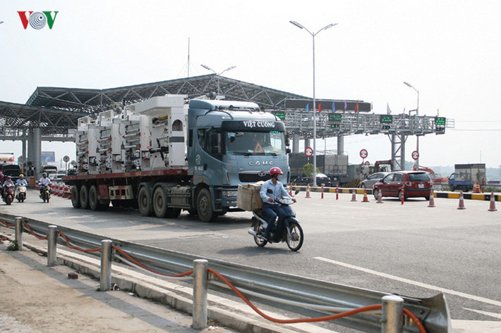 Lưu thông qua trạm thu phí Hà Nội - Bắc Giang vẫn diễn ra bình thường (Ảnh: Hoài Lam)
