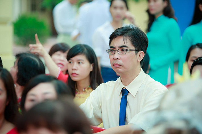 Bố của Hoa hậu Đỗ Mỹ Linh cũng tham dự buổi khai giảng của trường THPT Việt Đức.