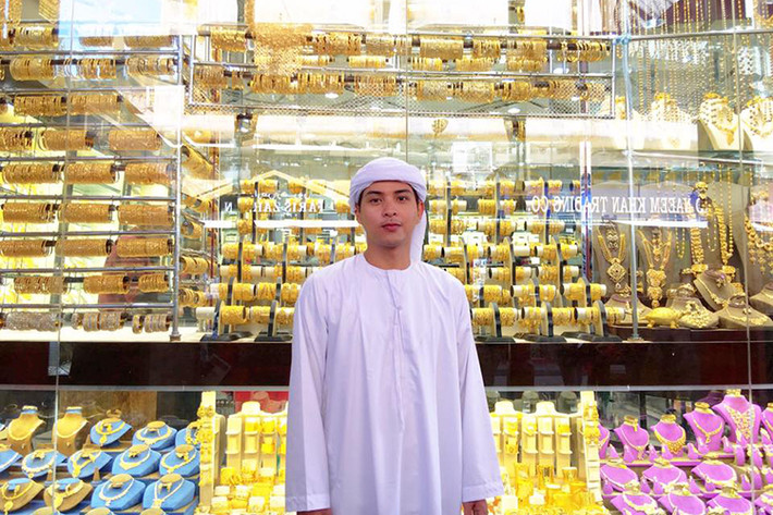 Cư dân mạng đặt nghi vấn Hồ Quang Hiếu - Bảo Anh đang ở cùng nhau vì nam ca sĩ cũng vừa mới chia sẻ hình ảnh ở Dubai.