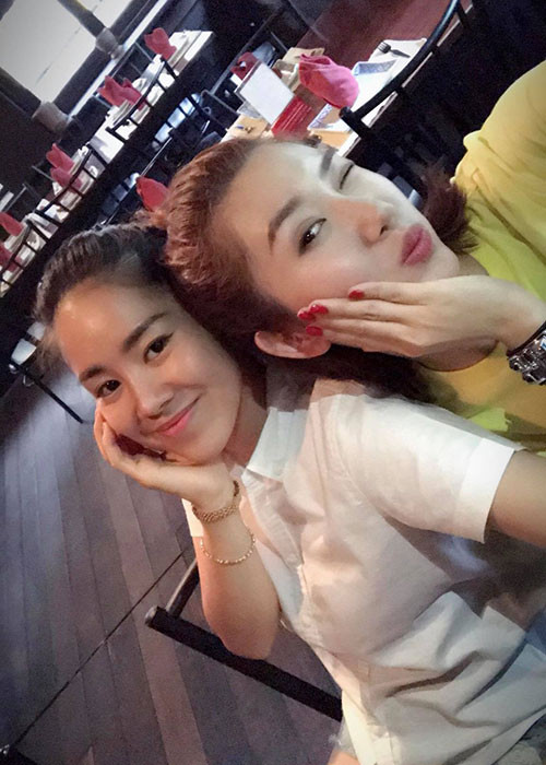 Hình ảnh Thúy Ngân - Lê Phương vui vẻ bên nhau trong chuyến du lịch Thái Lan.