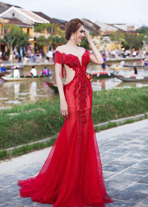 So với Hương Giang Idol, Lâm Khánh Chi không nuột nà bằng nhưng vẫn khiến mỹ nhân Việt khác phát hờn.