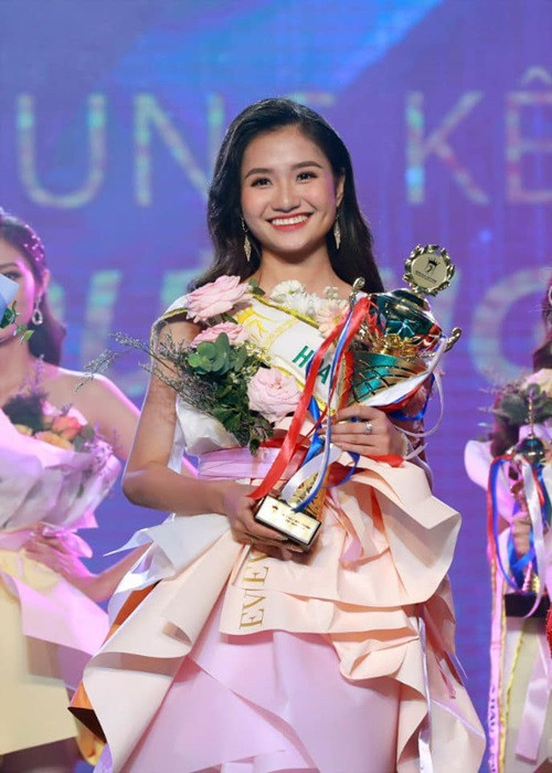 Thanh Hà đánh bại 14 thí sinh khác trong chung kết để giành vương miện 7 tỷ đồng. Ảnh: Fanpage cuộc thi