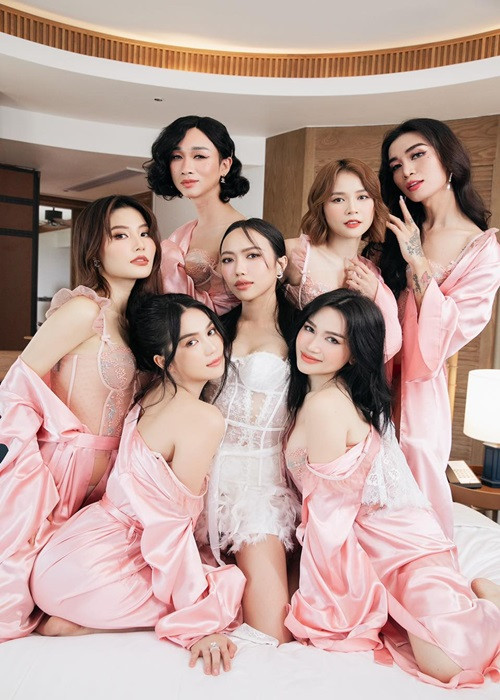 Trong đám cưới Diệu Nhi, BB Trần và Hải Triều giả gái làm phù dâu cho nữ diễn viên. Ảnh: FBNV
