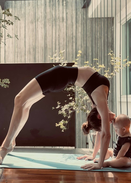Biệt thự có nhiều không gian để Hồ Ngọc Hà tập yoga.