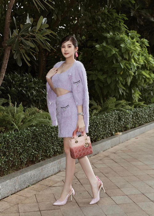 Trước Tô Ny, Ngân Anh chưa từng công khai bất kì mối tình nào.
