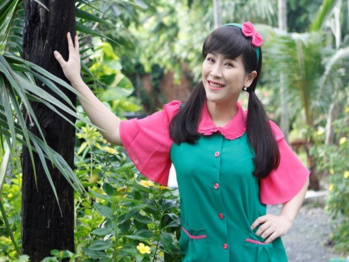 Từ sàn kịch, Kiều Linh lấn sân sang phim trường. Cô đóng loạt phim: "Cuộc gọi lúc 0 giờ", "Duyên nợ miền Tây", "Lối sống sai lầm", "Chàng khờ mất vợ", "Chạm vào danh vọng", "Dâu trăm họ", "Cuộc chiến nhân tình", "Tình hoa muống biển". Ảnh: Dân Việt