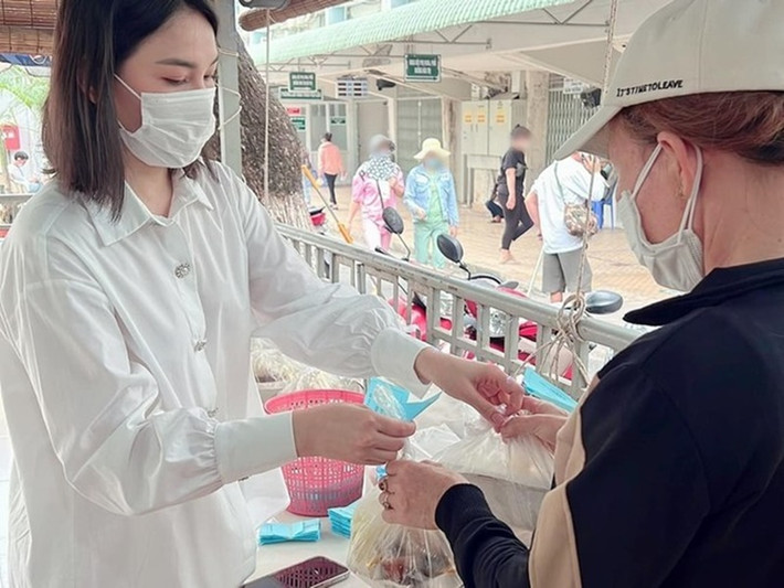 Bị réo tên vào câu chuyện của Diệp Lâm Anh và Đức Phạm, Quỳnh Thư bức xúc khẳng định, phát ngôn của cô bị gán ghép vào câu chuyện không liên quan. Ảnh: FBNV