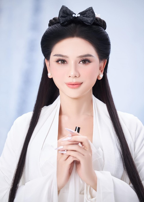 Bộ ảnh mới của Lâm Khánh Chi nhận được sự quan tâm của nhiều khán giả. Không ít người dành lời khen ngợi cho nhan sắc của nữ ca sĩ.