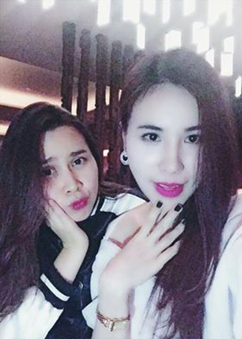 Lưu Hương Giang selfile cùng một người bạn "Trước lúc say cũng chè tươi đấy chứ nhỉ".