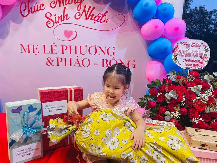 Lê Phương mong con gái như "một bông hoa có thể không quá rực rỡ, nhưng nhất định phải ngát hương thơm".