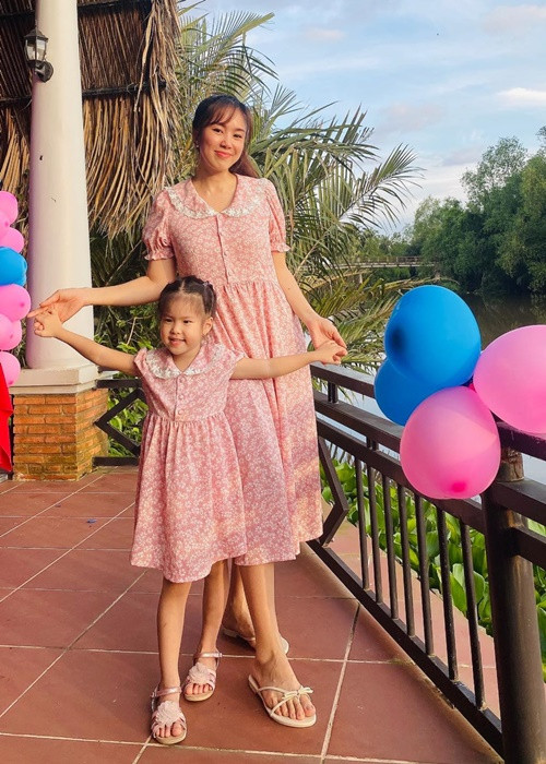 Nữ diễn viên còn tiết lộ ý nghĩa tên của con gái. Lê Phương cho biết: "Họ của ba là Phạm, tên của mẹ là Phương, cả hai khi viết tắt đều là P. Tên con đã có tên mẹ và họ ba ở phía trước - P.Hương - như cách ba em sẽ luôn che chở và bên cạnh yêu thương con. Ngày mẹ biết mình có con, cũng là ngày mẹ nhận tin mình vinh dự được trao giải thưởng Nữ chính xuất sắc nhất Liên hoan phim Truyền hình - lần 38. Hương là tên vai diễn thành công nhất trong sự nghiệp của mẹ! Lúc rực rỡ nhất, mẹ dừng lại, chờ con ra đời. Thành công và sự nghiệp của mẹ lúc này, chính là con. Mẹ đã có anh hai và con đã đến, nhân đôi niềm hạnh phúc ấy. Thật tuyệt vời khi cả sự nghiệp và cuộc sống, mẹ đều có gạo nếp gạo tẻ, phải không?".
