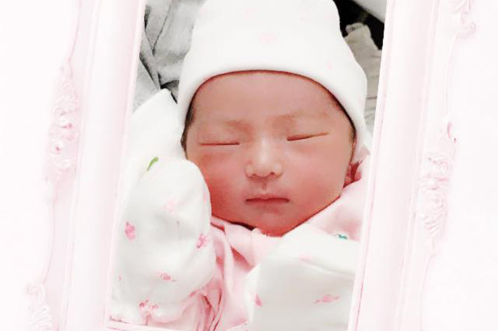 Mới đây, trên trang cá nhân, Bảo Duy khoe loạt ảnh con gái mới sinh. Chồng cũ của Phi Thanh Vân tiết lộ con gái tên tiếng Anh là Emily Nguyễn, tiếng Việt là Nguyễn Bảo Thiên Kim.