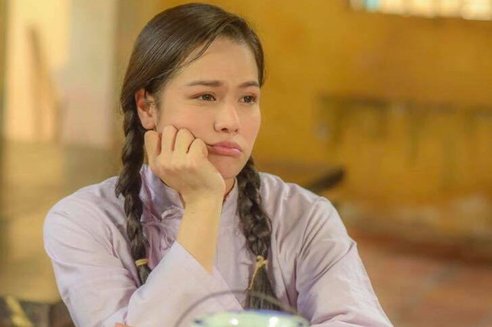 Nhật Kim Anh đang gây tranh cãi vì ở tuổi 34, nữ diễn viên hóa thân cô gái 18 tuổi hồn nhiên, ngây thơ trong bộ phim truyền hình "Tiếng sét trong mưa".