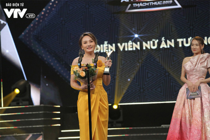 Vai Thư trong "Về nhà đi con" giúp Bảo Thanh tiếp tục đoạt giải Diễn viên nữ ấn tượng tại VTV Awards 2019. Ảnh: VTV