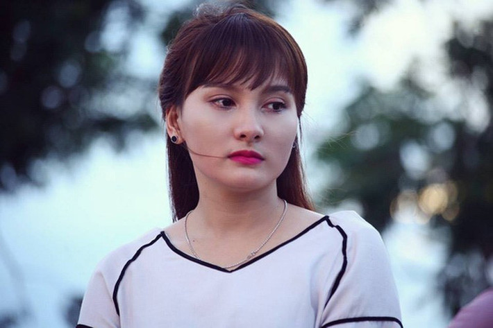 Bảo Thanh sinh ra trong gia đình có bố mẹ đều là nghệ sĩ tuồng. Năm 8 tuổi, cô chạm ngõ phim ảnh với “Vào Nam ra bắc”. Năm 2017, Bảo Thanh được chú ý nhờ vai diễn trong “Sống chung với mẹ chồng”. Ảnh: VTV