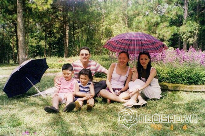 Khi lớn lên, Tóc Tiên đỗ Trường Đại học Y Dược TPHCM ngành Y học cổ truyền. Sau đó, cô sang Mỹ học trường Pasadena City College để trở thành bác sĩ.