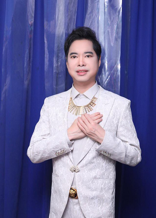 Loạt phát ngôn gây sốc của Ngọc Sơn không thể không kể đến lời khẳng định chắc nịch anh còn trinh. “Bề ngoài đôi chút hao mòn, nhưng trong nội thất vẫn còn nguyên xi. Vâng, Ngọc Sơn đau lòng vì vẫn còn zin”, nam ca sĩ nói.