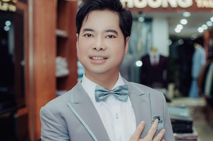 Giữa ồn ào về phát ngôn “làm được việc quốc tế chưa ai làm được”, đại diện truyền thông của Ngọc Sơn chia sẻ với Người đưa tin rằng nam ca sĩ sẽ trả lời vào một thời gian thích hợp. Theo người đại diện, Ngọc Sơn thường giữ im lặng mỗi lần phát ngôn gây tranh cãi.