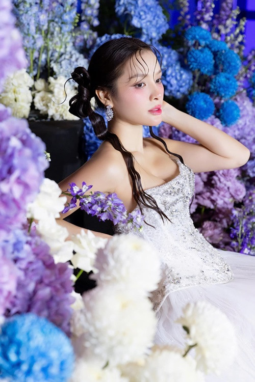 Phong cách thời trang của Phương Trinh Jolie khá đa dạng khi mang bầu lần 3.