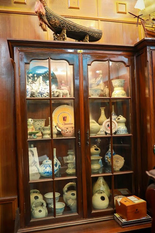 Hình ảnh tủ đồ cổ ở nơi làm việc của "Táo Giao thông" năm 2018. Ảnh: Dân Việt.
