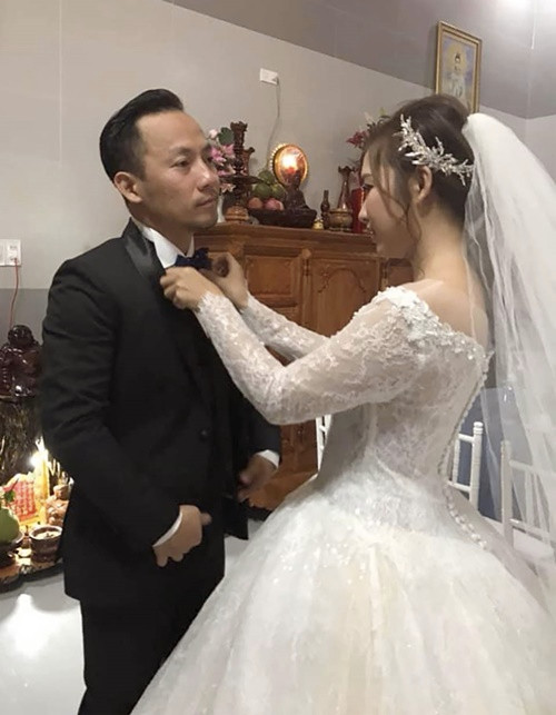 Tiến Đạt không còn râu ria rậm rạp khi tổ chức đám cưới. Ảnh: Dân Việt.