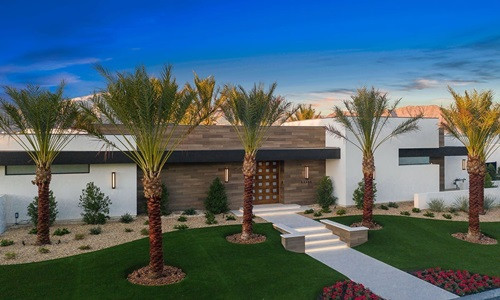 Mới đây, Kourtney Kardashian đã thêm vào danh sách bất động sản của mình, căn biệt thự trị giá 12 triệu USD ở Palm Springs, California.