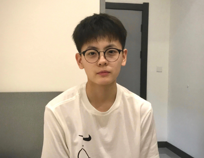 Yang Shuyu đã dành hết sự tập trung để hướng tới Olympic. Cha của cô cho biết con gái mình đã không nhận các hợp đồng thương mại, đóng mạng xã hội khoảng 2 tuần vì chúng ảnh hưởng đến việc tập luyện. Có 8-9 nhãn hàng gửi lời mời hợp tác nhưng nữ VĐV từ chối vì sợ bị phân tâm.