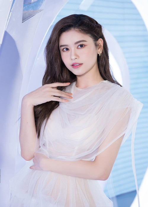 Trương Quỳnh Anh được bố mẹ cưng như trứng mỏng từ khi còn nhỏ. Nữ ca sĩ từng bị bố mẹ giận khi quyết định gắn bó với Tim. Sau khi Trương Quỳnh Anh sinh con, mối quan hệ giữa cô và bố mẹ càng nhiều mâu thuẫn hơn. Ảnh: FBNV