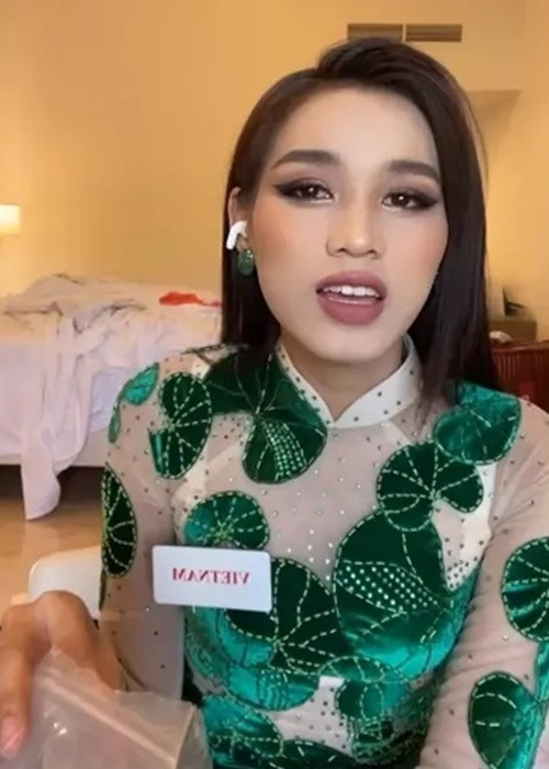 Phần dây áo nội y của Đỗ Thị Hà lộ rõ khiến người đẹp mất điểm. Ảnh: VTC