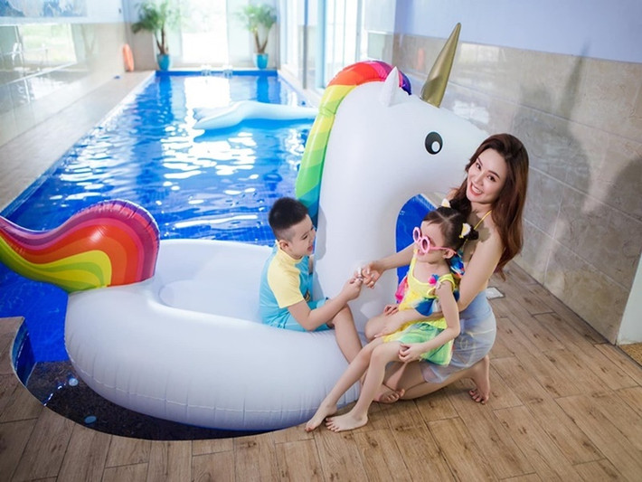 Vy Oanh sống thảnh thơi trong cơ ngơi hoành tráng.