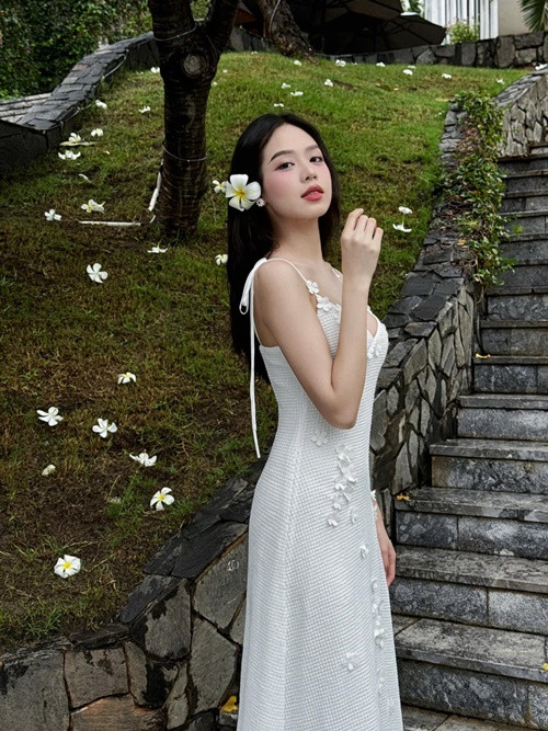Người đẹp đến từ Đà Nẵng được "bà trùm hoa hậu" Kim Dung đánh giá cao về nhan sắc khi thi quốc tế.