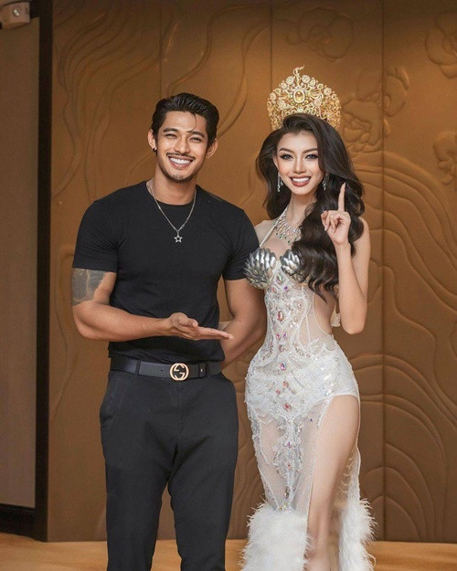 Theo Znews, Htoo Ant Lwin không chấp nhận kết quả đại diện Myanmar chỉ là Á hậu 2 và cho rằng kết quả này không công bằng. Htoo Ant Lwin còn tuyên bố không còn là Giám đốc Miss Grand Myanmar. Ảnh: Tiền Phong.
