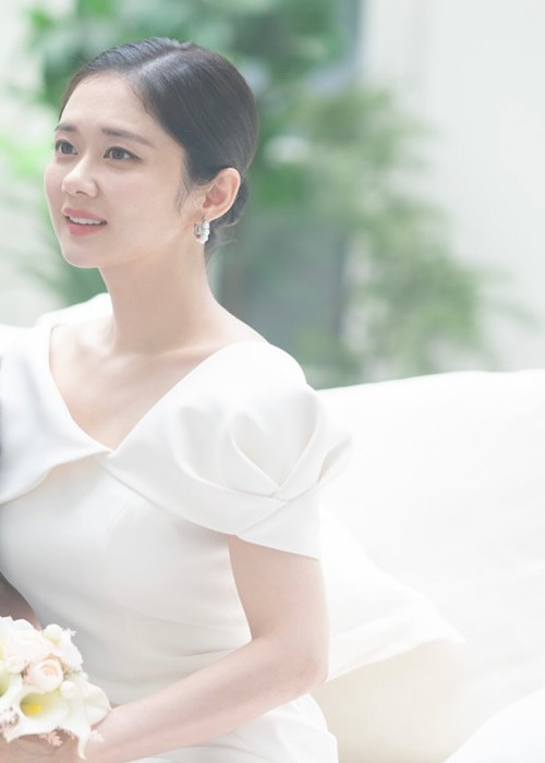 Mới đây, Jang Nara chia sẻ về hôn nhân. Nữ diễn viên cho biết, vào cuối năm, vợ chồng cô thường cùng nhau đi du lịch. Ảnh: Instagram Jang Nara.