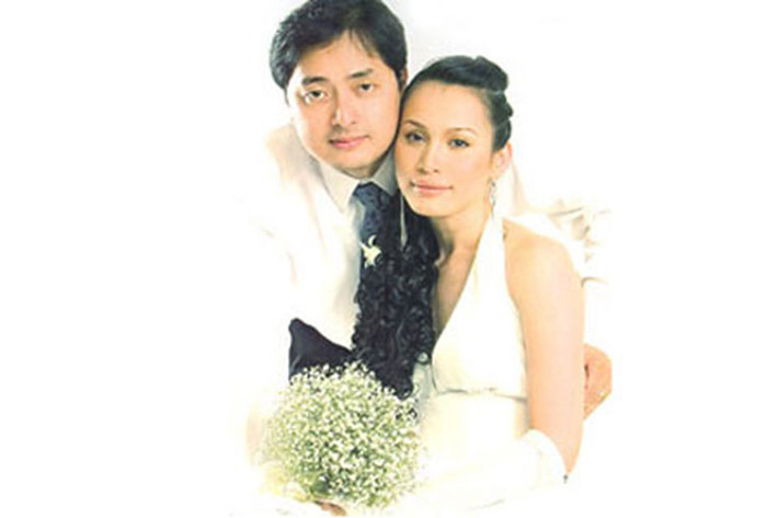 Hoa hậu Việt Nam 1998 Ngọc Khánh từng kết hôn với luật sư Lê Công Định vào năm 2004. Cuộc hôn nhân của cô gặp sóng gió khi chồng bị bắt giam vào năm 2009 vì chống phá nhà nước. Ảnh: Bóng đá và cuộc sống.