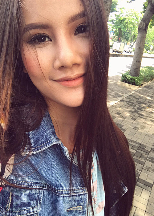 Fans cho rằng Hương Ly trông lạ lẫm có thể nhờ photoshop và trang điểm nhấn sống mũi chứ không phải cô đã phẫu thuật thẩm mỹ. Ảnh: FBNV