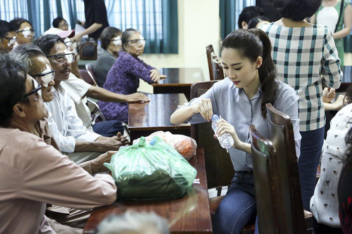 Thu Thảo dịu dàng, đảm đang và khéo léo khiến chàng trai nào cũng muốn cưới cô về làm vợ. Tháng 10 tới đây, cô sẽ lên xe hoa với doanh nhân Trung Tín sau 2 năm hẹn hò. Ảnh: FBNV