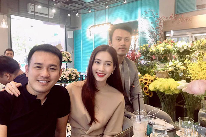 Hot Face sao Việt 24h: Hoa hậu Đặng Thu Thảo rạng rỡ bên bạn bè sau thông tin làm đám cưới với doanh nhân Trung Tín vào đầu tháng 10 tới đây.