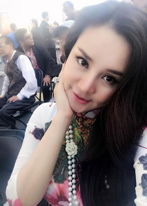 Sau vài tháng sinh con gái thứ 2, Vy Oanh đã đi hát trở lại.