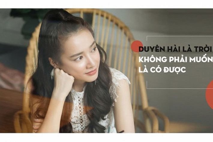 Nhã Phương: 'Yêu Trường Giang, đời tôi lao đao, xáo trộn kinh khủng': Sau 2 năm bên cạnh danh hài "Mười Khó", Nhã Phương mô tả tình cảm của họ không đơn thuần là yêu mà đã "thương sâu nặng", dù vậy, cô tâm sự cuộc đời mình cũng nhiều phen xáo trộn. (Zing)