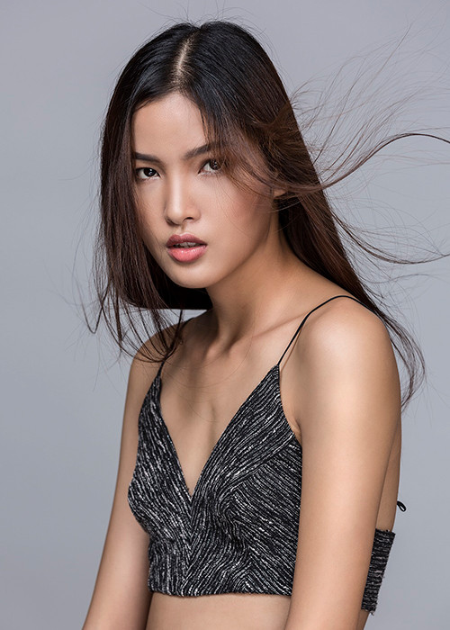 Chà Mi là một trong ba cái tên sẽ tranh ngôi vị quán quân Vietnam’s Next Top Model 2017. Ngay khi công bố danh tính dàn thí sinh mùa thứ 7, cô đã là một đối thủ nặng ký.