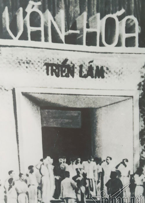 Bác Hồ đến khai mạc "Tuần lễ văn hóa" ủng hộ kháng chiến Nam Bộ tại số 15 Lê Thái Tổ, ngày 7/10/1945.
