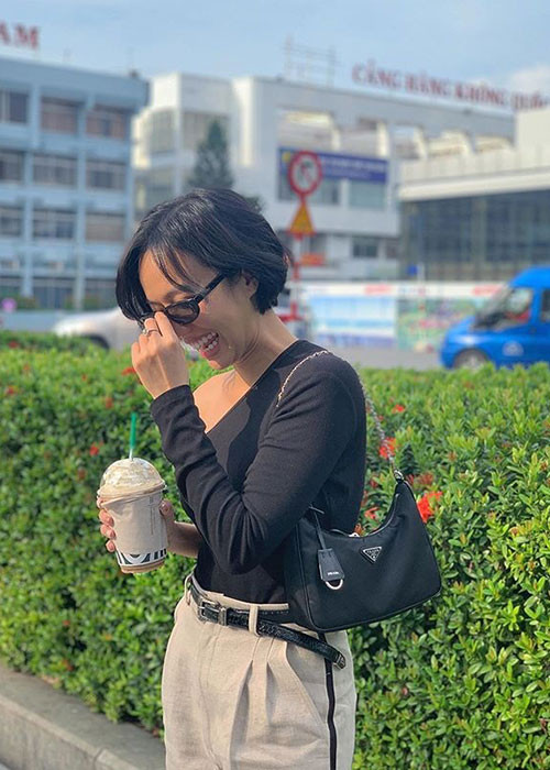 Diệu Nhi mang theo quà tặng Đông Nhi và Ông Cao Thắng.