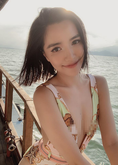 Người hâm mộ cho rằng tại sự kiện vừa qua, Bích Phương chỉ hát đè chứ không hát nhép.