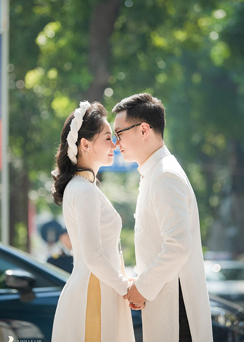 Chồng sắp cưới của nữ BTV để lộ gương mặt điển trai trong ngày vui.