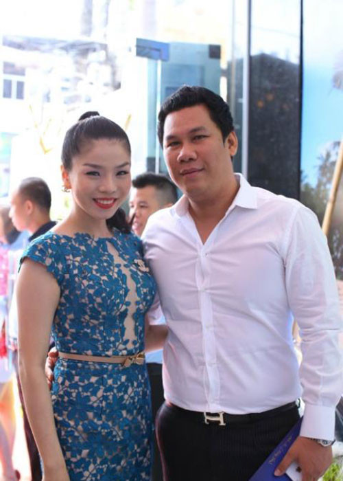 Lệ Quyên và Đức Huy gặp nhau khi cả hai đều đang bế tắc trong chuyện tình cảm. Sau 1 năm làm bạn, cả hai bắt đầu hẹn hò. Ảnh: Dân Việt