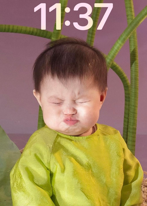 Nữ diễn viên phim "Thiên thần hộ mệnh" đăng tải nhiều hình ảnh "dìm hàng" con gái.