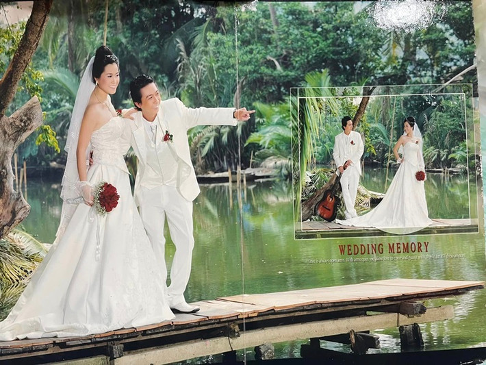 Lâm Vỹ Dạ ấn tượng về ngoại hình phong lưu, lãng tử của Hứa Minh Đạt. Cô kể kế hoạch "cưa đổ" chồng. Cụ thể, biết vở diễn có Hứa Minh Đạt, Lâm Vỹ Dạ liền báo với quản lý Sân khấu kịch Nụ cười mới rằng em gái của cô không diễn được, để mình thế chỗ. Cả hai kết hôn năm 2010 khi chưa có sự nghiệp.
